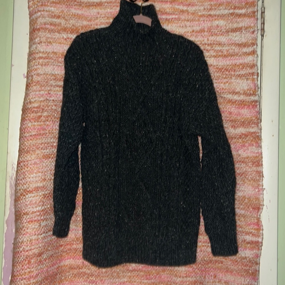 TAMIA 100% wool made in Ecuador dark grey Sz M
